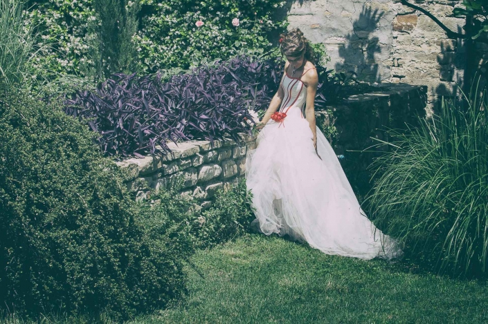 fotografo matrimonio italia, sposa in giardino