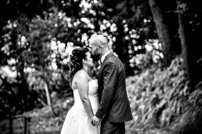 fotografo matrimonio italia, sposo bacia sposa sulla fronte